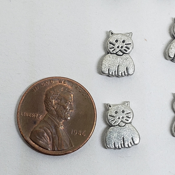 17 Cat Beads And 1 Mouse Bead - Picture 5 of 8